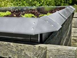 Schneckenzaun im Hochbeet