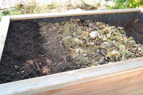 Abgesacktes-Hochbeet-befüllen-Schichten